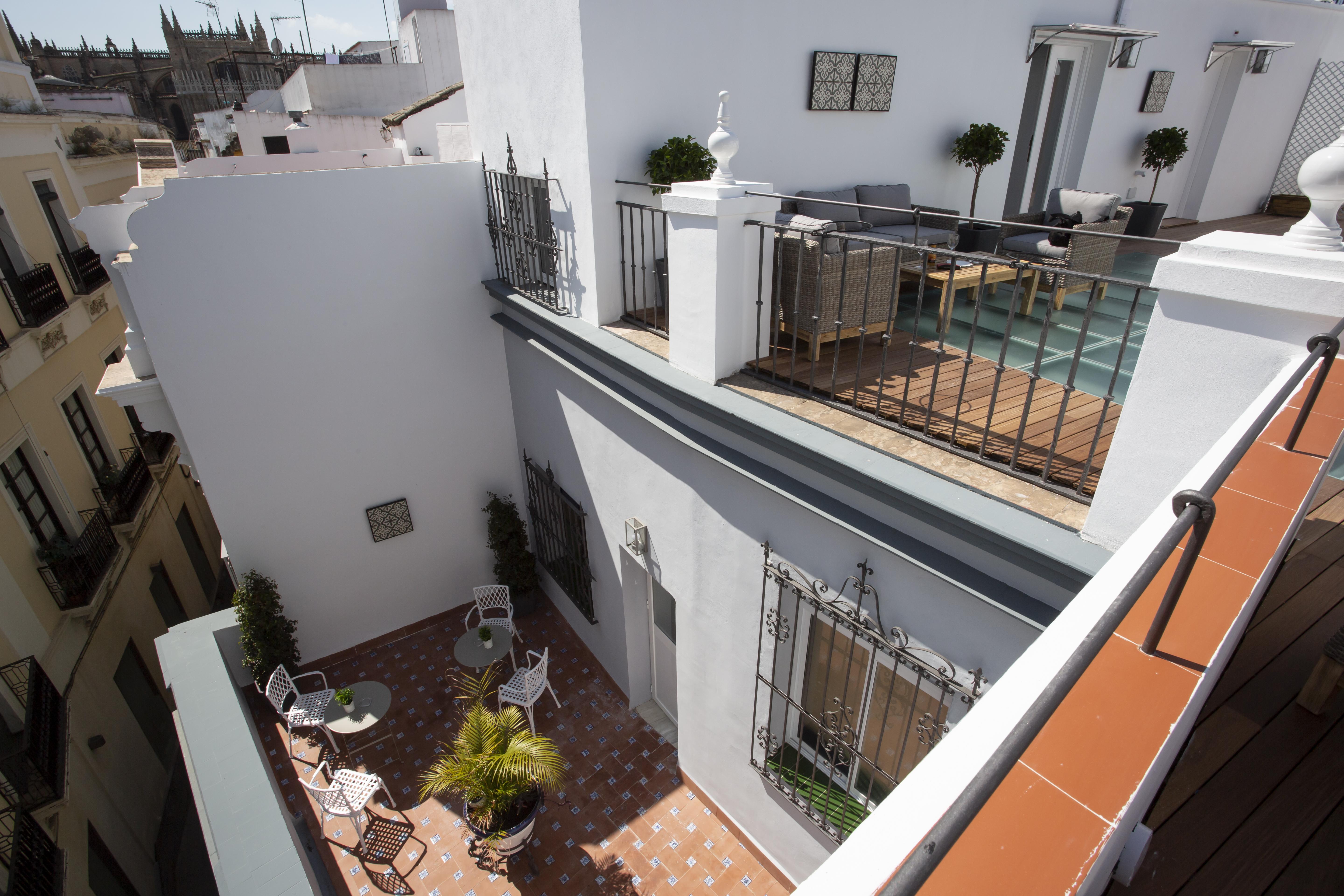 Basic Hotel Sevilla Catedral Exterior photo