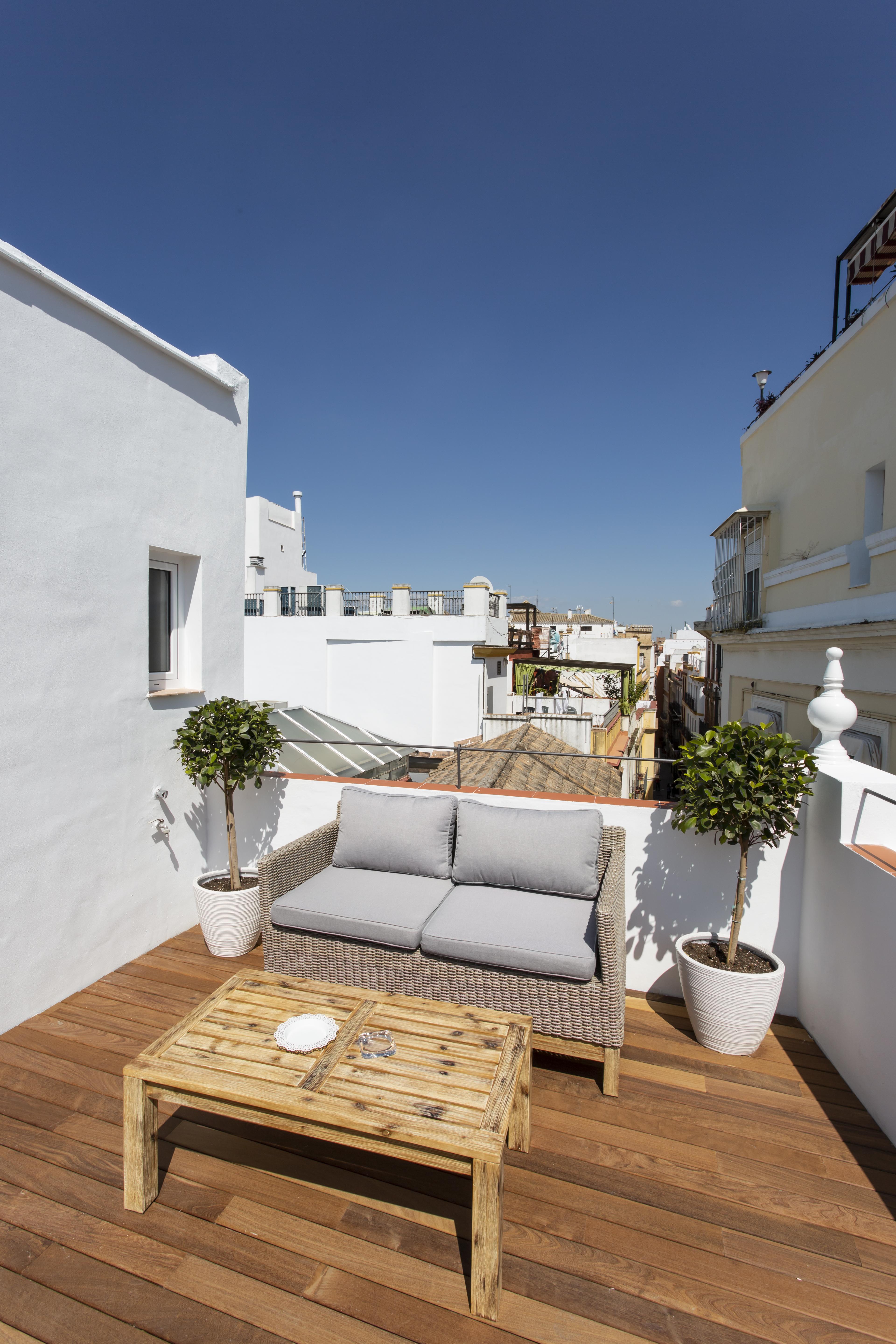 Basic Hotel Sevilla Catedral Exterior photo
