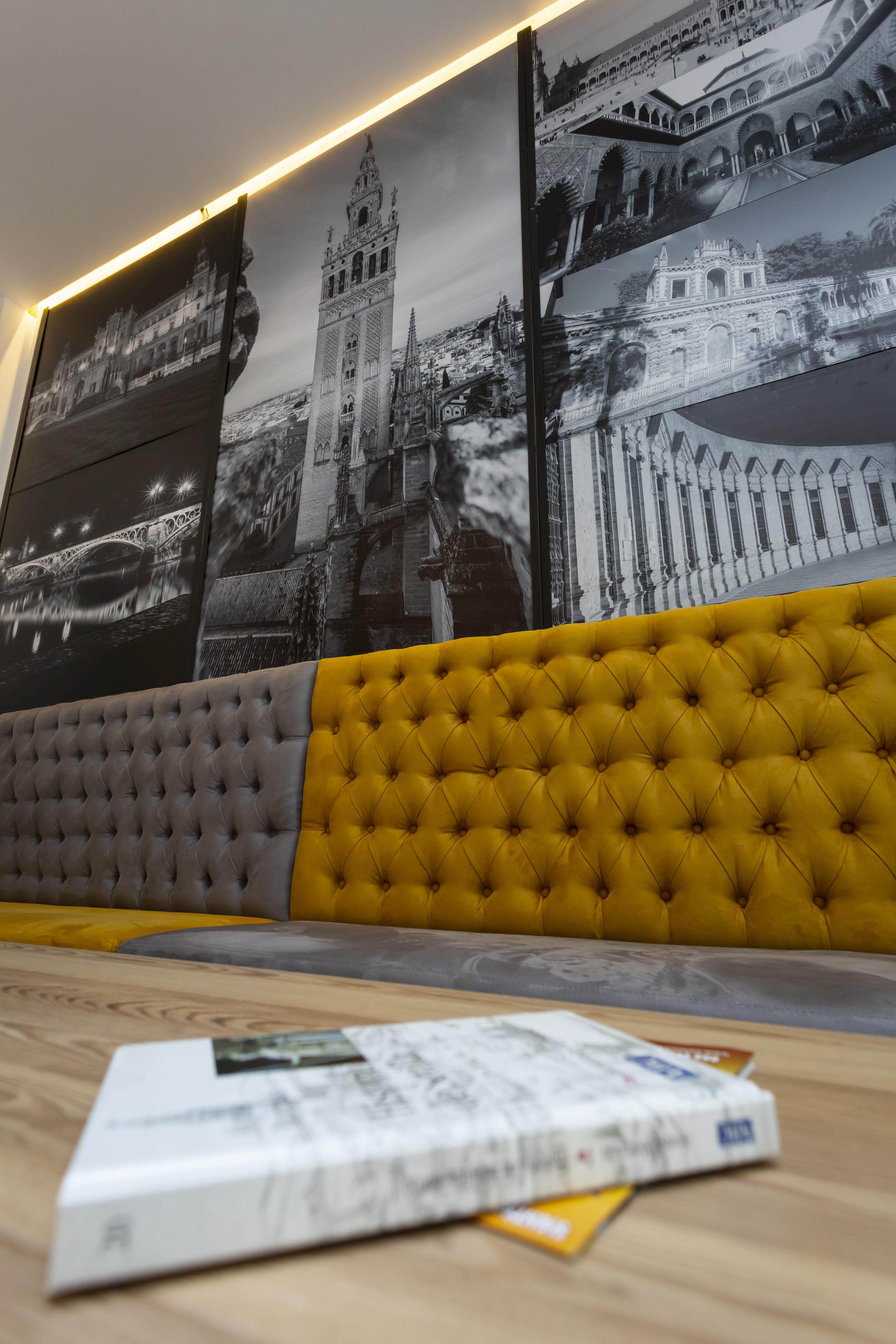 Basic Hotel Sevilla Catedral Exterior photo