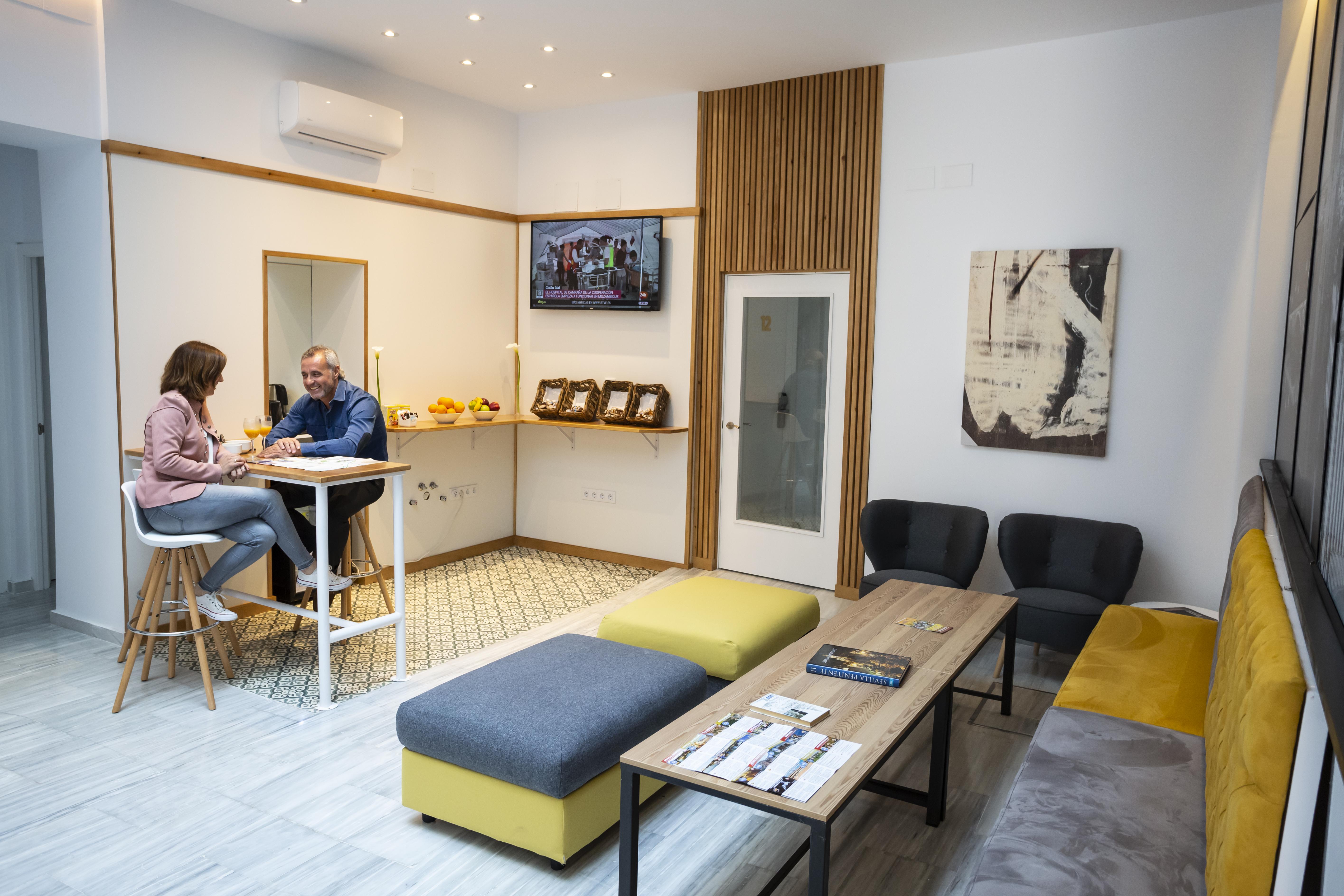 Basic Hotel Sevilla Catedral Exterior photo