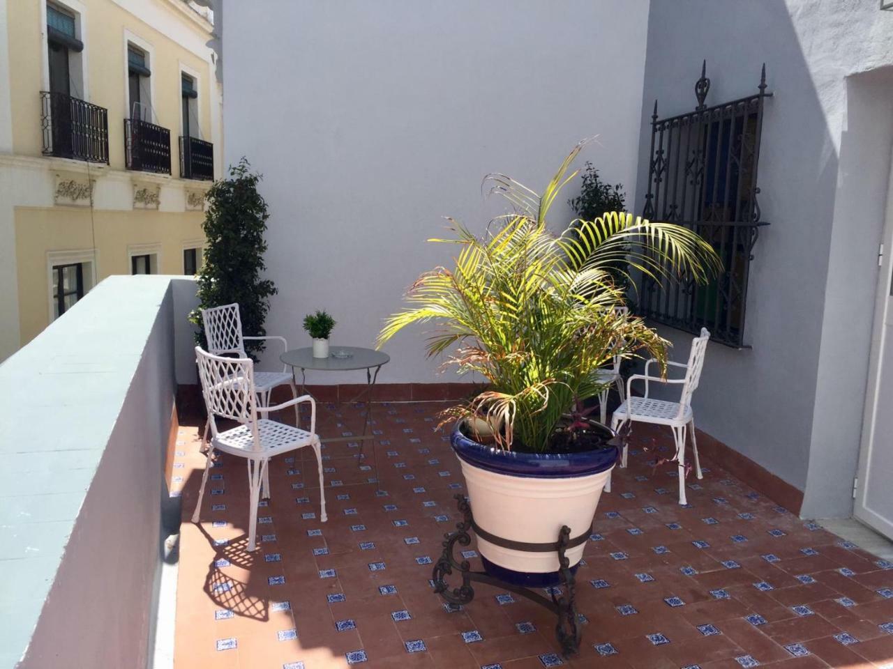 Basic Hotel Sevilla Catedral Exterior photo