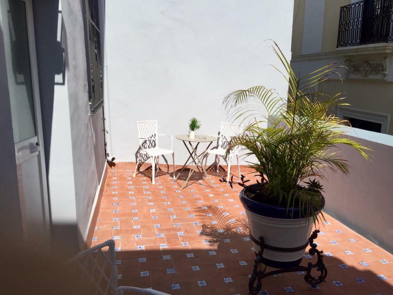 Basic Hotel Sevilla Catedral Exterior photo