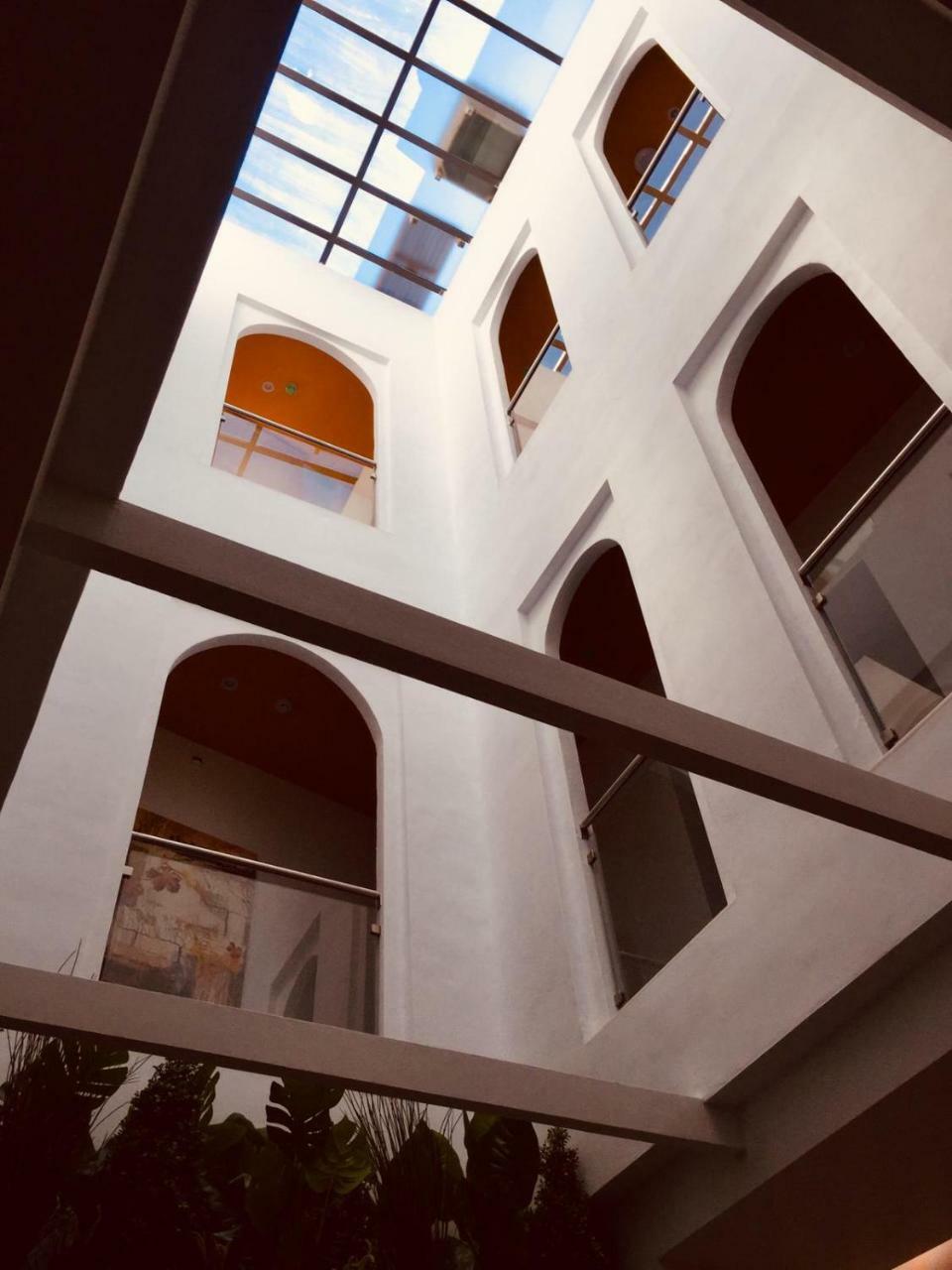 Basic Hotel Sevilla Catedral Exterior photo