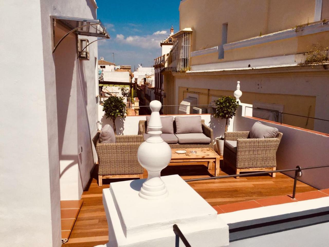 Basic Hotel Sevilla Catedral Exterior photo
