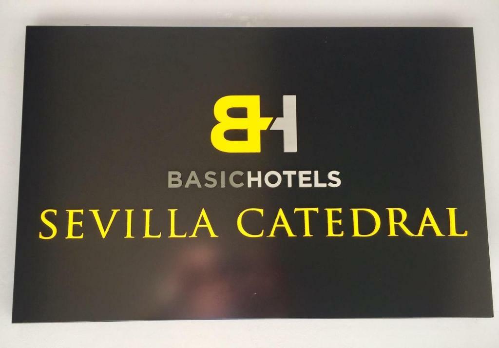 Basic Hotel Sevilla Catedral Exterior photo