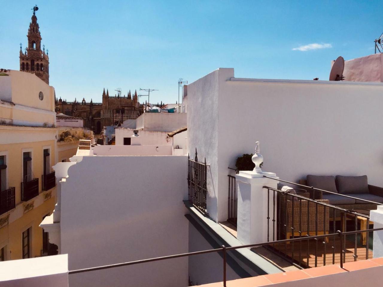 Basic Hotel Sevilla Catedral Exterior photo