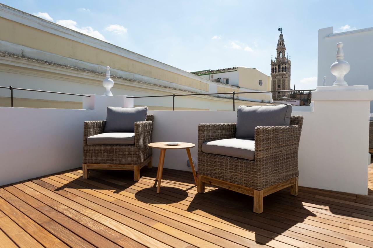 Basic Hotel Sevilla Catedral Exterior photo